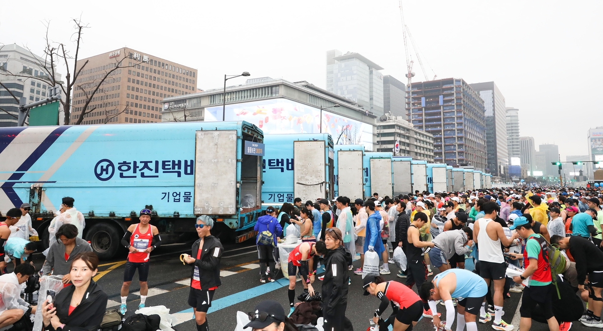 韩进海运作为首尔马拉松官方物流公司参与... “拓展体育事业”